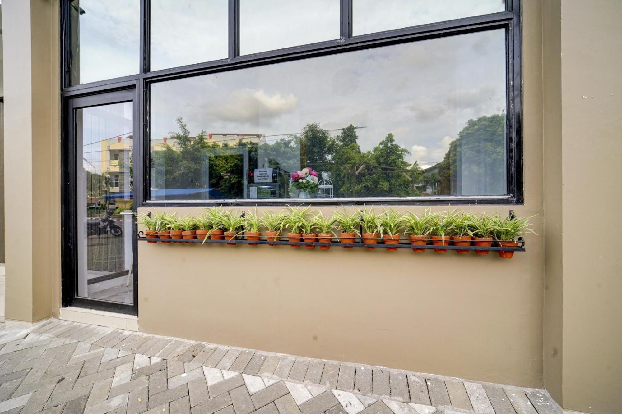 Super Oyo 90778 River Inn Malioboro ยอกยาการ์ตา ภายนอก รูปภาพ